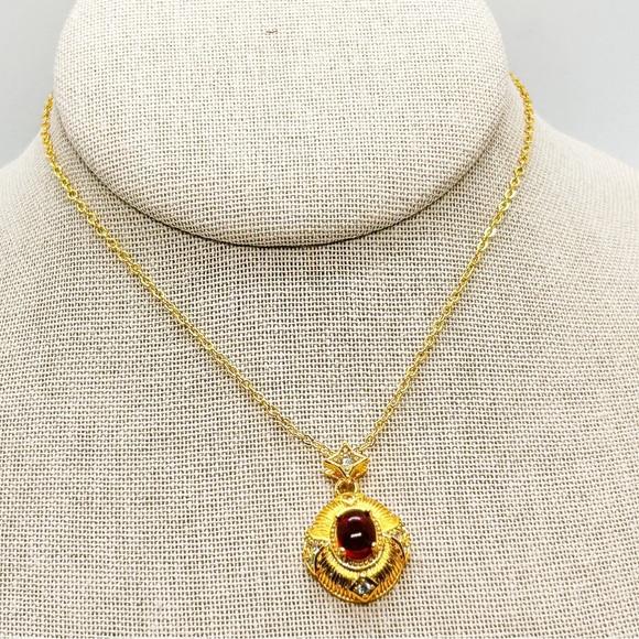 NWOT Elegant vintage style Red Stone Pendant 18K Gold Plated - Picture 8 of 12